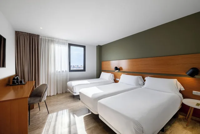 Room, Triple, Single, 3 Beds، Sb Express Tarragona Hotel 3/9