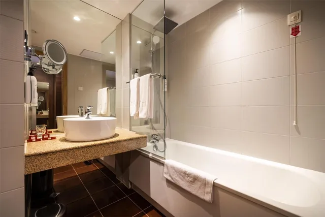 جناح بسرير كينج بغرفة نوم واحدة مع أريكة، Metropolitan Hotel Sofia 1/1