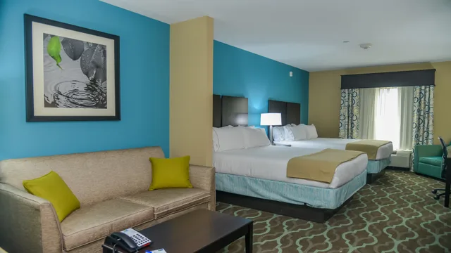 جناح بسريرين، Holiday Inn Express Suites Cuero 1/3