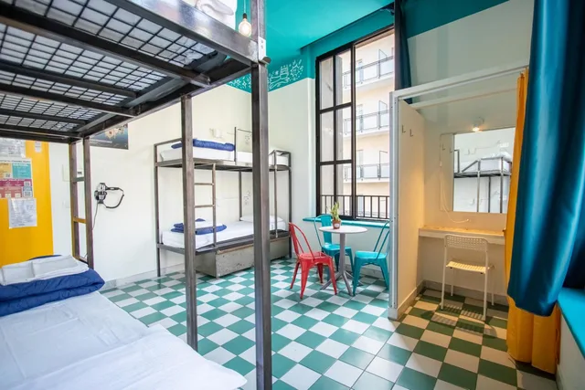 سكن مشترك للنساء، Ostello Bello Napoli 2/2