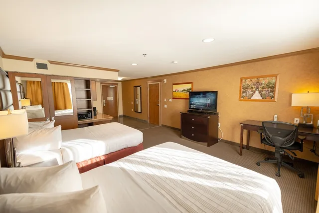 غرفة قياسية بسريرين كوين لذوي الإعاقة، Camrose Resort Casino Bw Premier Collection 1/5