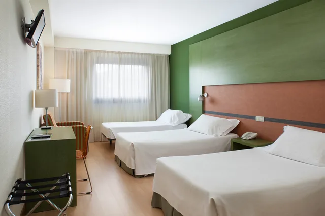 غرفة قياسية ثلاثية، Hotel Naval Sestao 2/3