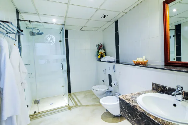 جناح جونيور بسرير كينج، Ramee California Hotel, Juffair 4/4
