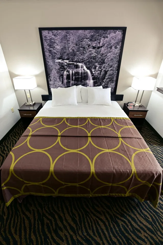 غرفة بسرير كينج لذوي الإعاقة، Super 8 by Wyndham High Point/Greensboro 4/6