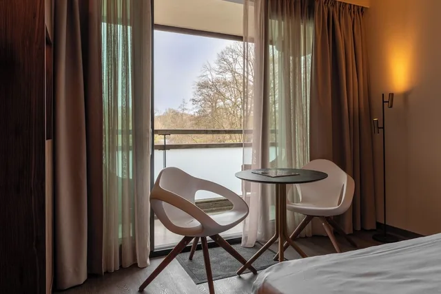 غرفة سوبيريور بسرير كوين بإطلالة على البحيرة، Hotel Mitland 6/10