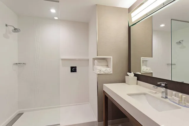 غرفة بسرير كينج مع أريكة، Courtyard San Diego el Cajon 4/5