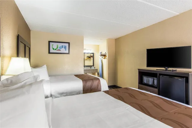 غرفة بسريرين مزدوجين، Quality Inn Forest City, NC 1/5