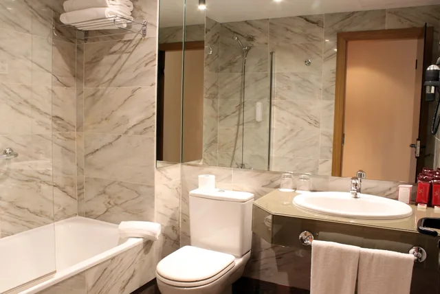 غرفة قياسية بثلاثة أسرّة، Rafaelhoteles Atocha 8/9