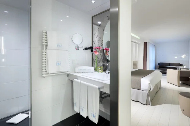 غرفة سوبيريور مفردة بسرير كينج، Eurostars Book Hotel 2/2