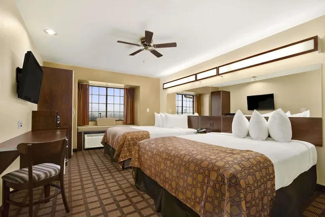 غرفة بسريرين كوين لذوي الإعاقة، Microtel Inn and Suites By Wyndham Round Rock 1/2