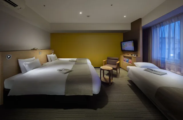 غرفة بسريرين منفصلين مع سرير إضافي، Hotel Villa Fontaine Tokyo Kayabacho 2/3