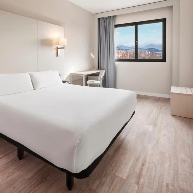 غرفة بسرير مزدوج أو سريرين منفصلين، B&B HOTEL Granada Estacion 1/10