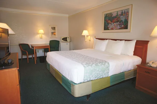 غرفة ديلوكس بسرير كينج، La Quinta Inn Bakersfield South 1/3