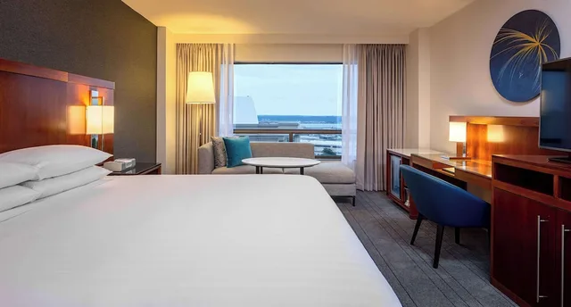 غرفة بسرير كينج لذوي الإعاقة، Hyatt Regency Crystal City 1/5