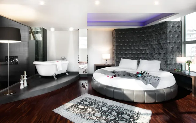Princess, Suite, King Bed, City View, Sofa, Jetted Tub, Diamond Suites 3/4