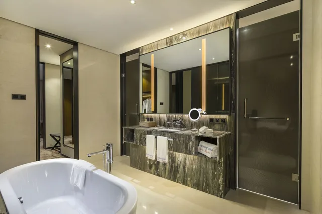 جناح ديلوكس بسرير كينج، Wyndham Grand Plaza Royale Kaidi 2/2