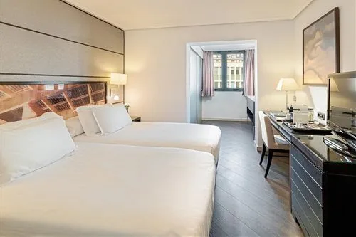 غرفة كلاسيكية بسرير مزدوج أو سريرين منفصلين، H10 Universitat Hotel 1/1