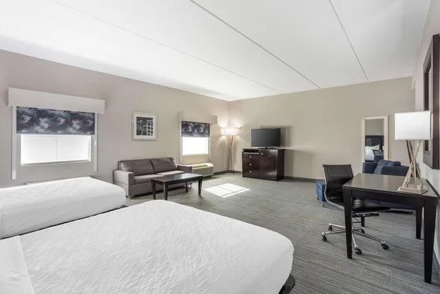 جناح بسريرين كوين بحوض استحمام لذوي الإعاقة، Best Western Plus Wilkes Barre-Scranton Airport Hotel 1/5
