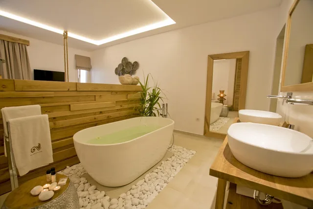 جناح بسرير كينج بمسبح خاص، Thalassa Boutique Hotel 5/7