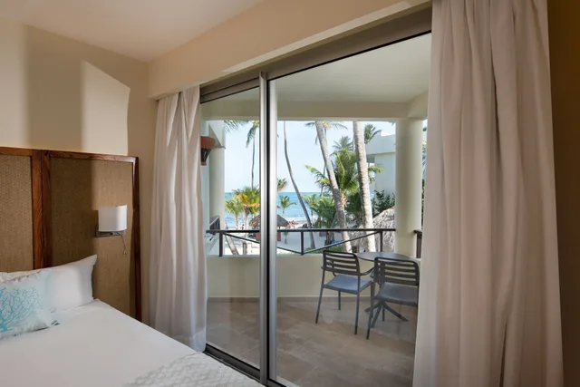غرفة بسرير كينج بإطلالة على البحر، Impressive Punta Cana 3/8