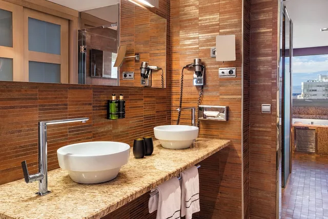 The Level, Junior Suite, King Bed, Panoramic View، Melia Madrid Princesa Hotel 5/10