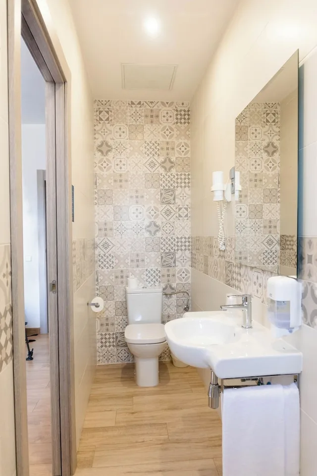 غرفة عائلية رباعية بسرير مزدوج وسريرين منفصلين، Hotel Planas 6/6