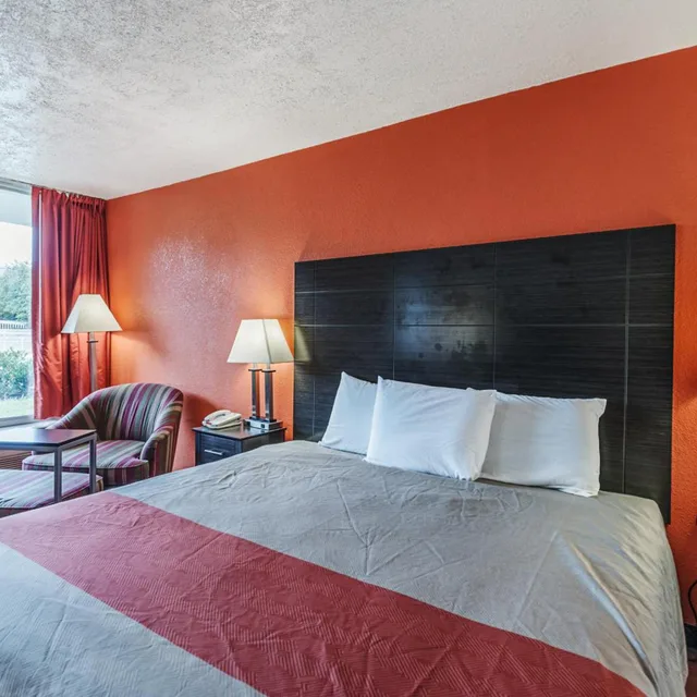 1 King Bed - Mob Acc RI Shwr Nsmk Micfridg، Motel6 Dumfries, VA 2/5