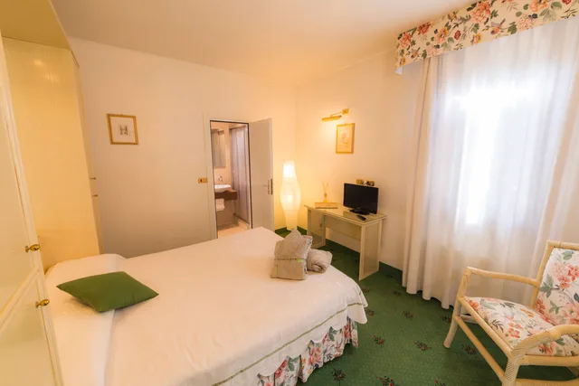 غرفة قياسية بسرير مزدوج، Relais Leon D'oro 1/1