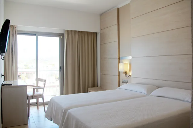 غرفة قياسية بسرير مزدوج، Hotel Puchet Ibiza 1/10