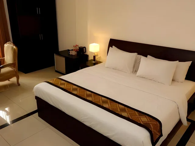 جناح ملكي بسرير كوين، RIEZ PALACE HOTEL 2/2
