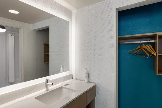 2 Bedrooms, Suite, King Bed, 2 Queen Beds, 2 Bathrooms، Homewood Suites By Hilton Sacramento Airport-Natomas 10/11