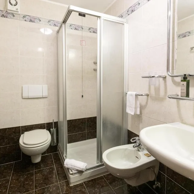 غرفة رباعية في الملحق، Hotel Intermonti 9/10