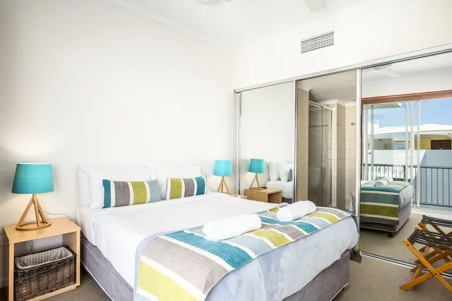 2 Bedroom Rooftop Poolside Tower، Rolling Surf Resort 5/9