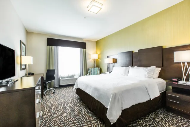 جناح بسرير كينج بمطبخ صغير، Holiday Inn Express & Suites Spruce Grove - Stony Plain 4/6