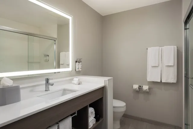 غرفة قياسية بسرير فردي، Holiday Inn Express & Suites Hawaiian Gardens 4/5