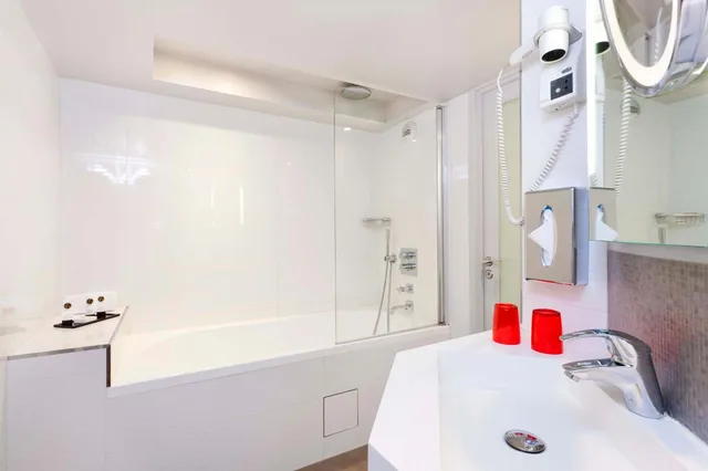 غرفة كومفورت بسرير كينج، Hotel Opera Marigny 4/6