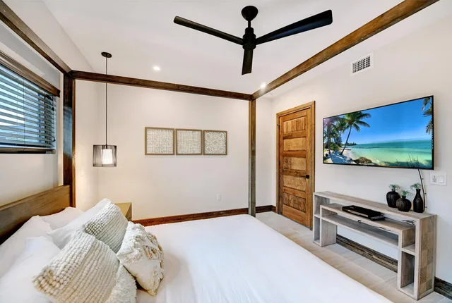 1 Bedroom, Suite, King Bed, Beach Side, Sofa، Bali Hai Beachfront Resort And Spa 1/5