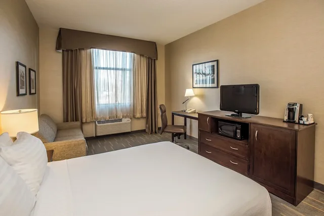 غرفة قياسية بسرير كوين لذوي الإعاقة، HOLIDAY INN LETHBRIDGE 1/10