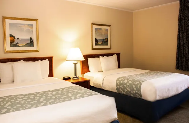 غرفة بسريرين كوين، La Quinta Inn and Suites by Wyndham Cincinnati North 2/5