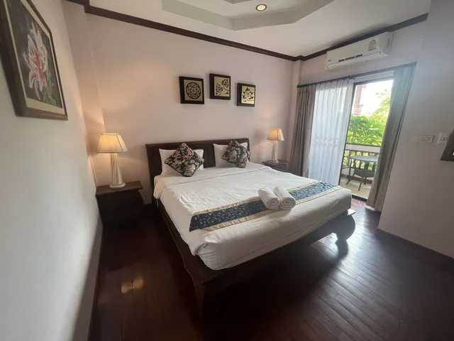 غرفة ديلوكس بسرير كينج بشرفة، Pha Thai House 2/10