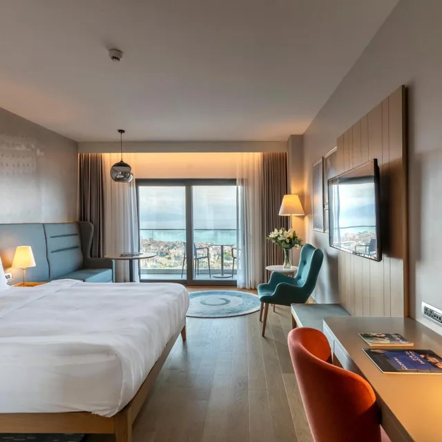 غرفة بسرير مزدوج أو سريرين منفصلين بإطلالة على البحر بشرفة، Radisson Blu Hotel Trabzon 1/8