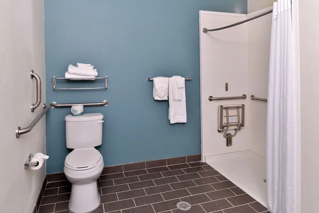 غرفة قياسية بسريرين كوين، Sleep Inn & Suites Meridian - Bonita Lakes 6/6