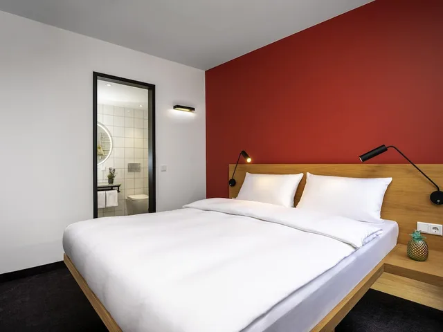 جناح بسرير مزدوج بشرفة مع أريكة، ibis Styles Darmstadt 3/8