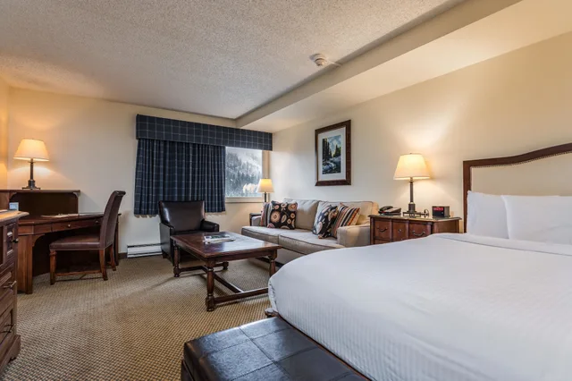Standard, King Bed, Mountain View, Sofa, Evergreen Lodge 1/6