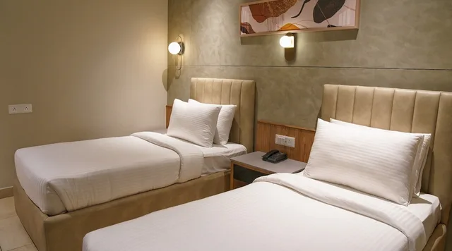 غرفة قياسية بسريرين منفصلين، Olive Hotel Le Opera by Embassy Group 2/4
