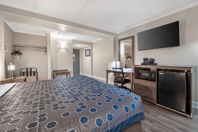 غرفة بسرير كينج، Econo Lodge Hicksville - Long Island 6/8