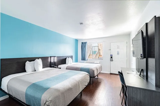 غرفة قياسية بسريرين كوين لذوي الإعاقة، Motel6 Tampa, FL 2/5