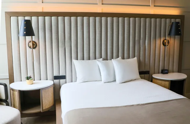 غرفة كلاسيكية بسرير كوين، Riverside Hotel 2/2