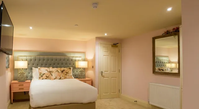 Rose، The Hotel Chester 6/9