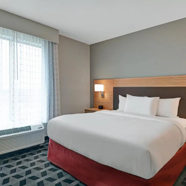 استوديو بسرير كينج مع أريكة بحوض استحمام لذوي الإعاقة، TownePlace Suites by Marriott Indianapolis Downtown 1/7